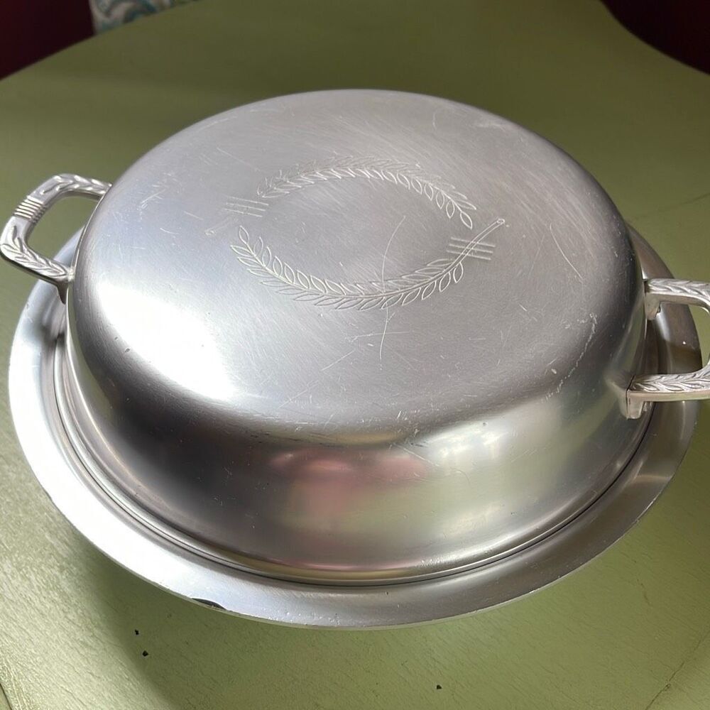1940 Kensington aluminum Casserole Lurelle design dish & lid.